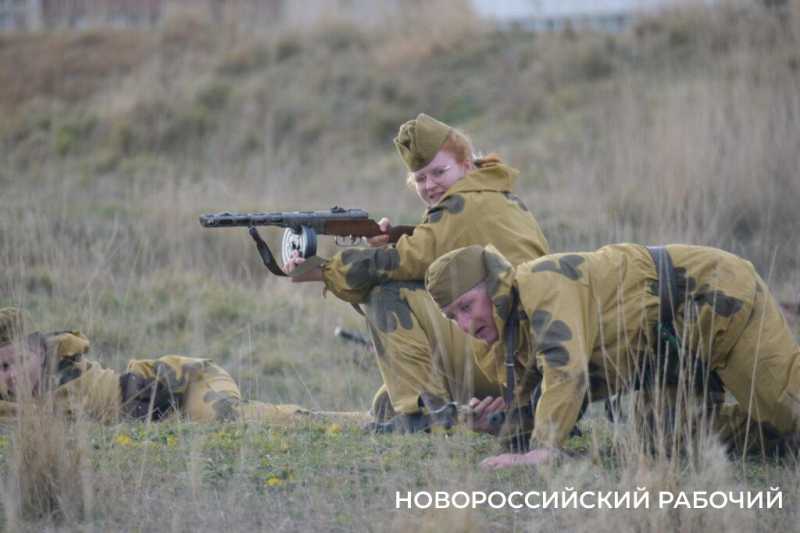 В Новороссийске во время акции «Белые чайки» прошла реконструкция событий Великой Отечественной войны