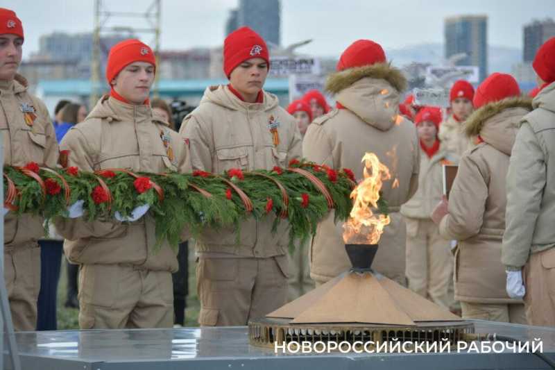 В Новороссийске во время акции «Белые чайки» прошла реконструкция событий Великой Отечественной войны