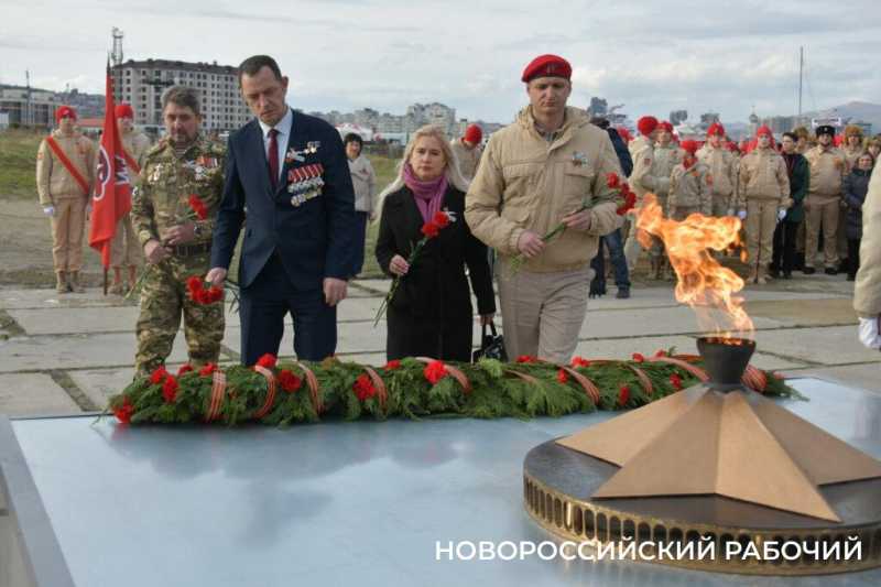 В Новороссийске во время акции «Белые чайки» прошла реконструкция событий Великой Отечественной войны
