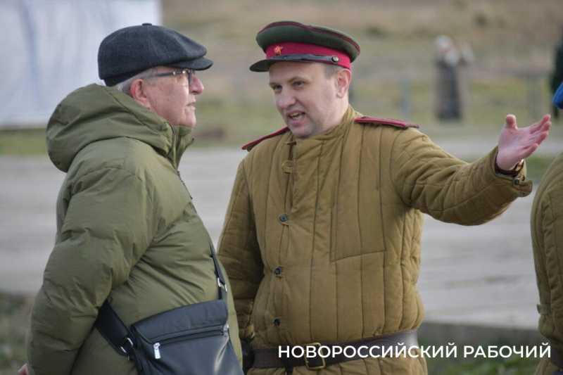 В Новороссийске во время акции «Белые чайки» прошла реконструкция событий Великой Отечественной войны
