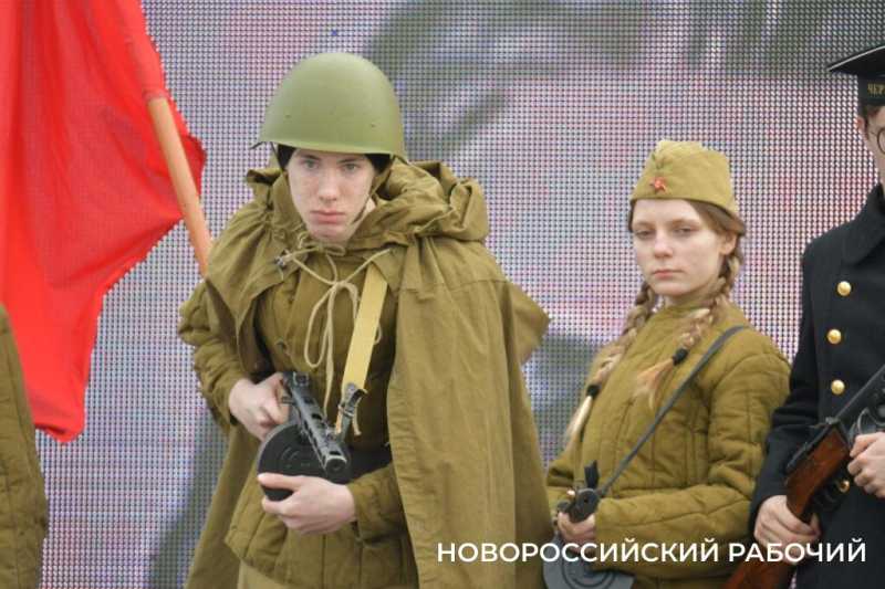 В Новороссийске во время акции «Белые чайки» прошла реконструкция событий Великой Отечественной войны