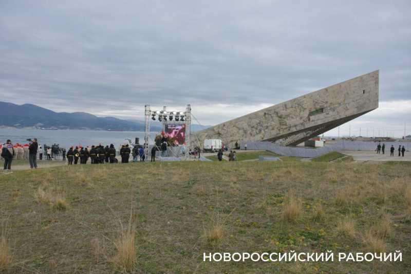 В Новороссийске во время акции «Белые чайки» прошла реконструкция событий Великой Отечественной войны