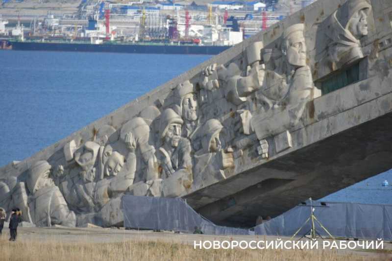 В Новороссийске во время акции «Белые чайки» прошла реконструкция событий Великой Отечественной войны