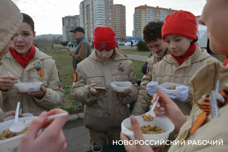 В Новороссийске во время акции «Белые чайки» прошла реконструкция событий Великой Отечественной войны