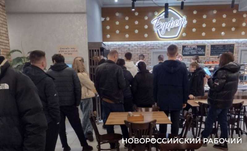 В Новороссийске выстраиваются очереди за «остатками роскоши» в полцены