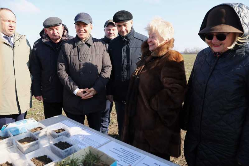 Вениамин Кондратьев оценил посевы озимой пшеницы в Ленинградском муниципальном округе
