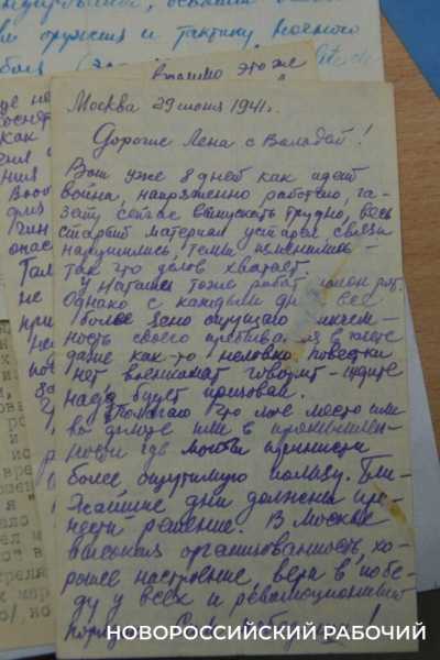 Внучка Цезаря Куникова передала Новороссийску 15 фронтовых писем легендарного деда
