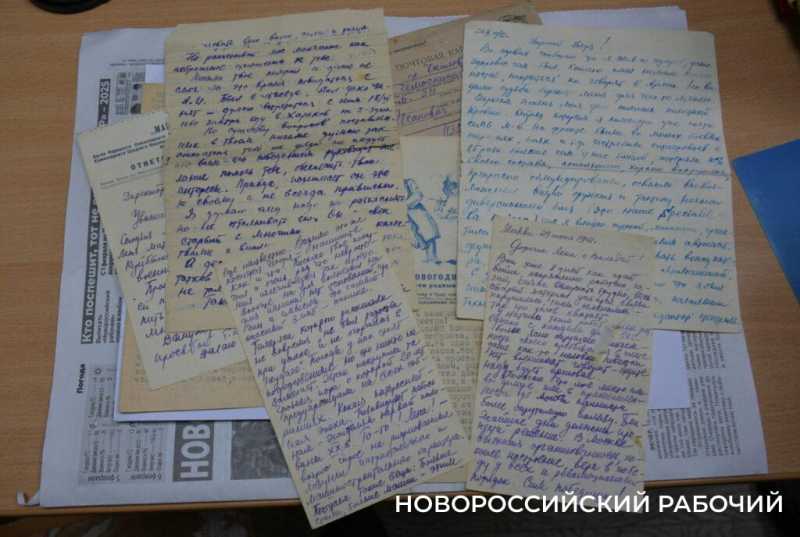 Внучка Цезаря Куникова передала Новороссийску 15 фронтовых писем легендарного деда
