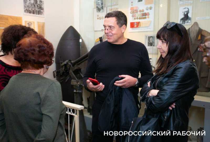Внучка Цезаря Куникова передала Новороссийску 15 фронтовых писем легендарного деда