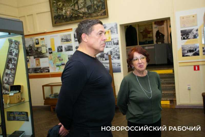 Внучка Цезаря Куникова передала Новороссийску 15 фронтовых писем легендарного деда