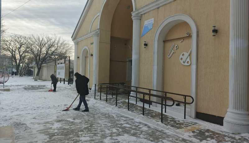 Во всех внутригородских районах Новороссийска организована работа по устранению последствий непогоды