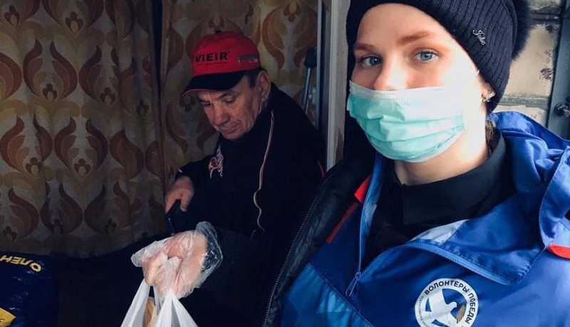Волонтеры штаба «МыВместе» Приморского района помогают ветеранам и социально незащищенным гражданам во время непогоды