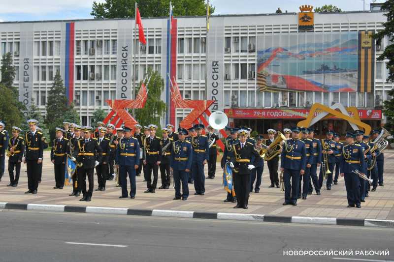 Всех мужчин от души поздравляем с Днем защитника Отечества!