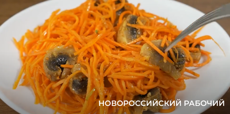 Закусочный&nbsp; салат из моркови по-корейски и шампиньонов