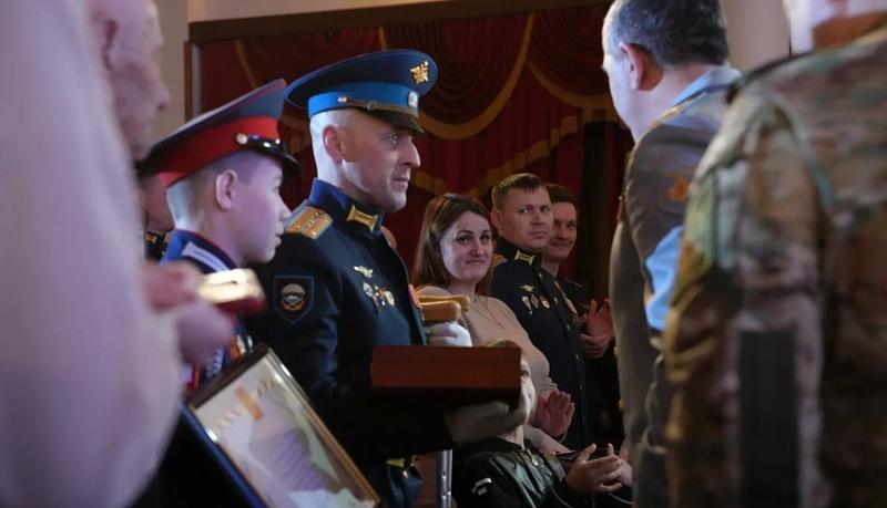 Звезду Героя России вручили военнослужащему из Новороссийска в канун Дня защитника Отечества