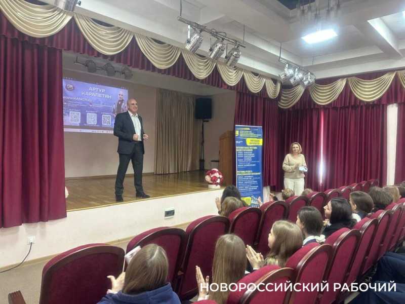 Альпинист, покоривший высочайшие вершины, рассказал студентам и школьникам Новороссийска, как добиваться цели