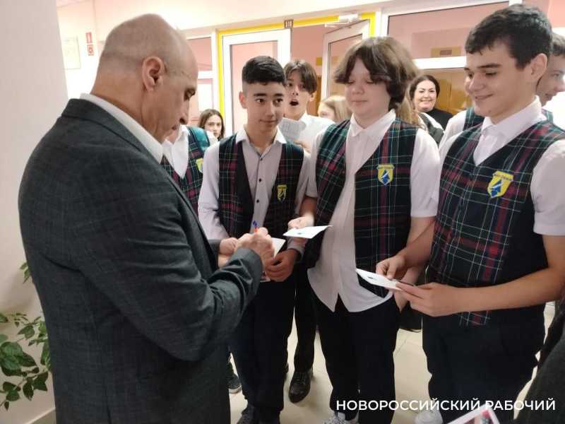 Альпинист, покоривший высочайшие вершины, рассказал студентам и школьникам Новороссийска, как добиваться цели