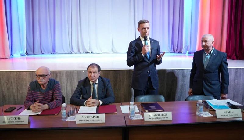 Андрей Кравченко обсудил с жителями поселка Верхнебаканского проект строительства новой школы