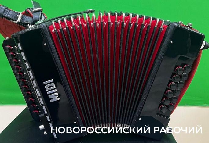 Дальнобойщик из Новороссийска создает мидисистему на основе гармони и совершенствует классические аккордеоны