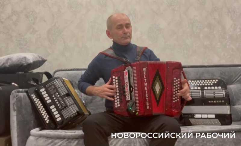 Дальнобойщик из Новороссийска создает мидисистему на основе гармони и совершенствует классические аккордеоны