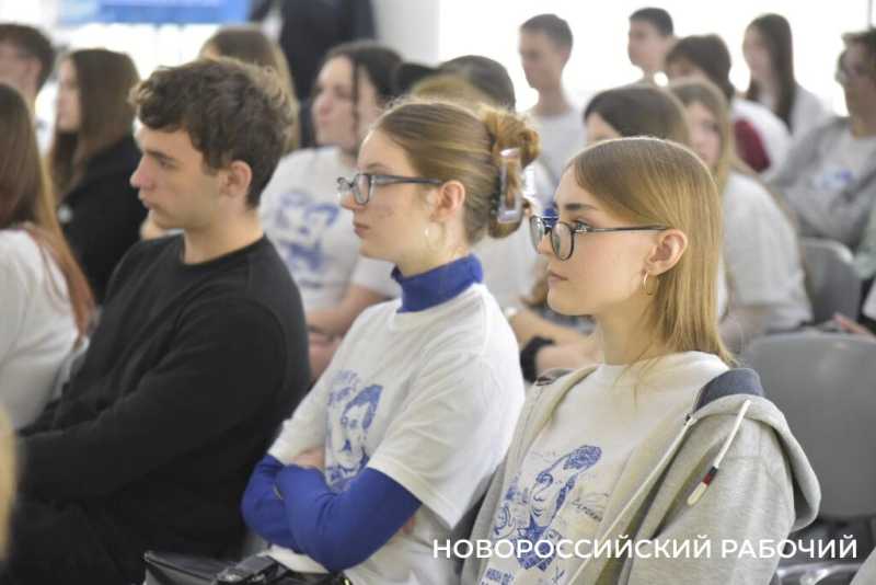 Фотокор «Новороссийского рабочего» провел мастер-класс для  юных географов  во Всероссийском  центре «Смена»