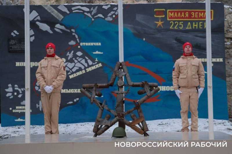 Художник из Новороссийска делает серые стены выразительными