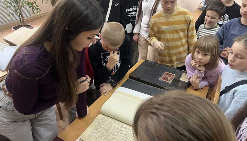 Каникулы с погружением в историю: в архиве Новороссийска проходят экскурсии для школьников города-героя