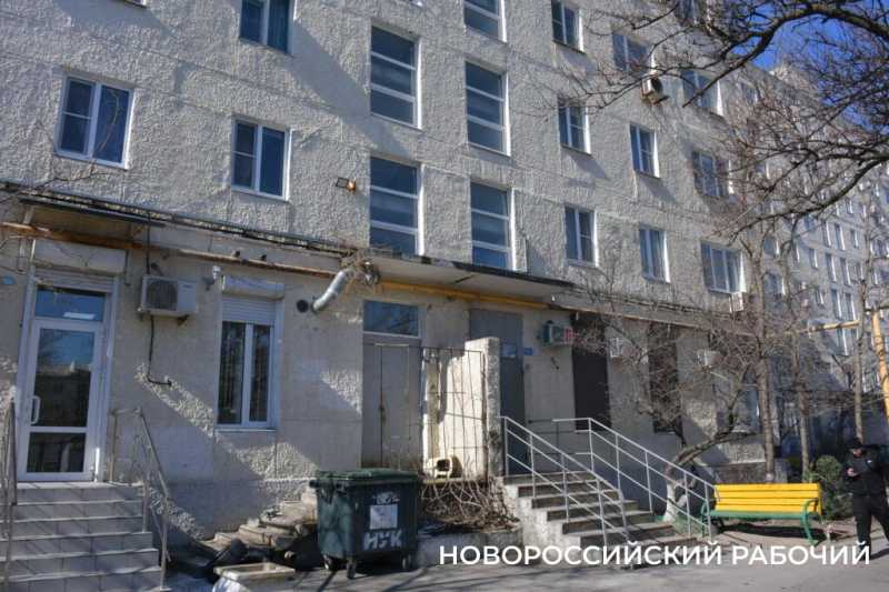 Кот ел кота, а тараканы сыпались с потолка. В Новороссийске не меньше 200 квартир, которые хозяева … по самые уши