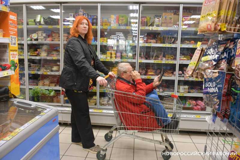 Магазинов много не бывает! В Новороссийске их в разы больше базовых значений, определенных правительством
