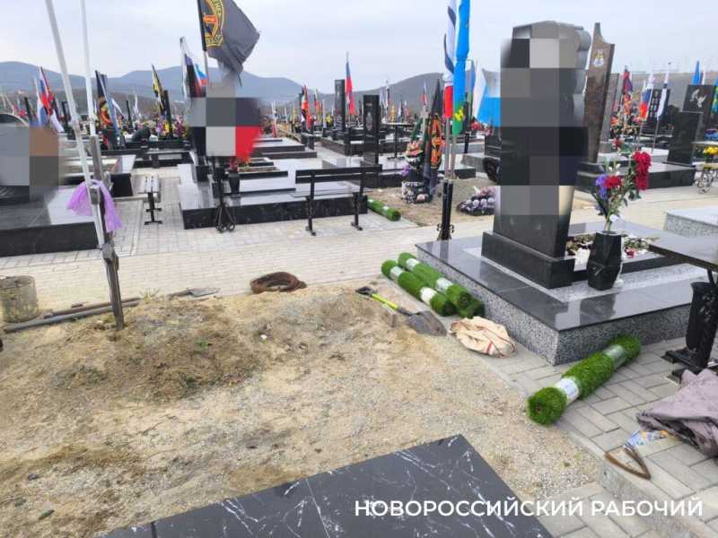 «На Аллее Славы все свои». В Новороссийске за могилами героев ухаживают волонтеры
