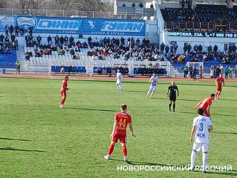 На футбольном матче «Черноморца» в Новороссийске старались порадовать женщин