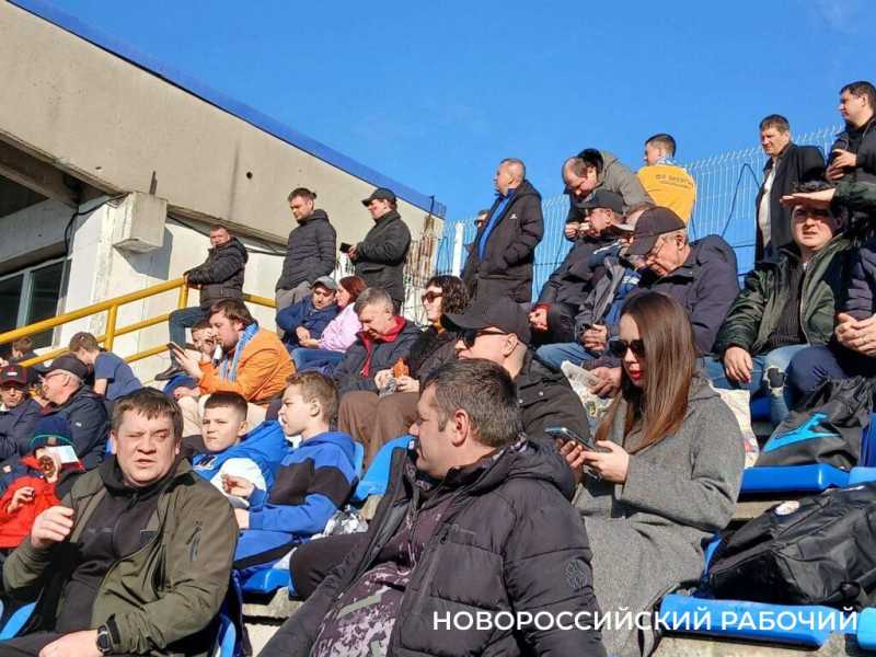 На футбольном матче «Черноморца» в Новороссийске старались порадовать женщин