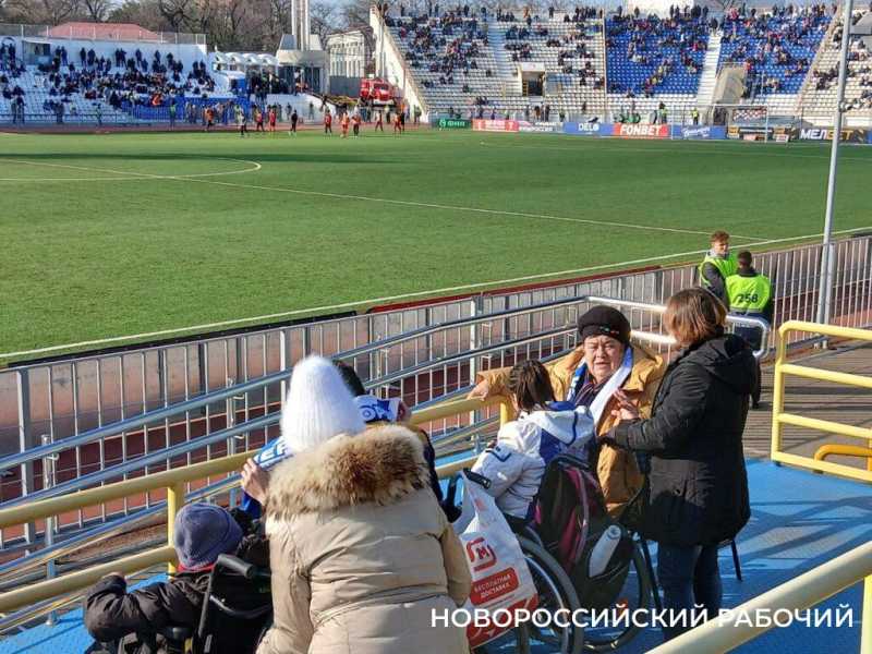 На футбольном матче «Черноморца» в Новороссийске старались порадовать женщин
