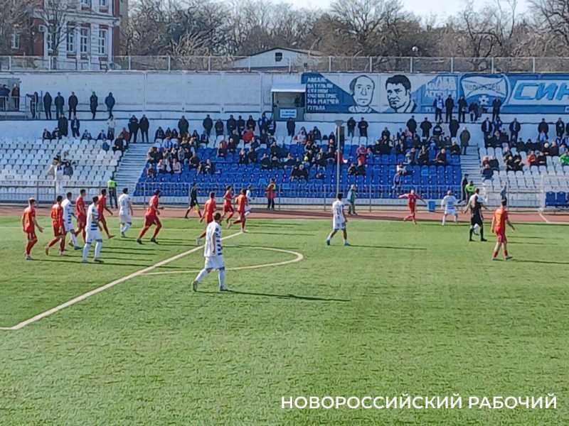 На футбольном матче «Черноморца» в Новороссийске старались порадовать женщин