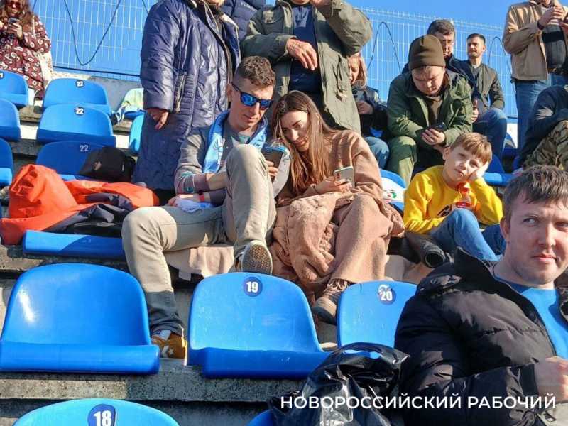 На футбольном матче «Черноморца» в Новороссийске старались порадовать женщин