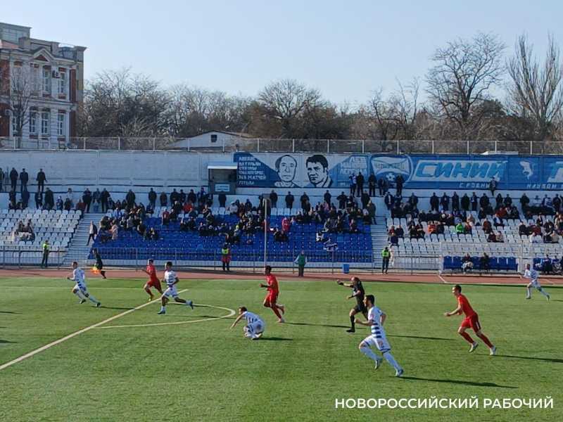 На футбольном матче «Черноморца» в Новороссийске старались порадовать женщин