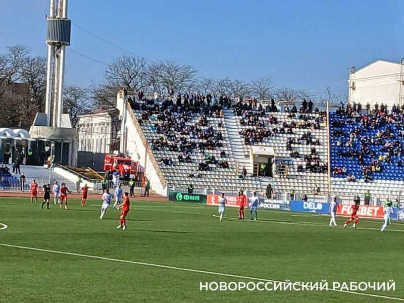На футбольном матче «Черноморца» в Новороссийске старались порадовать женщин
