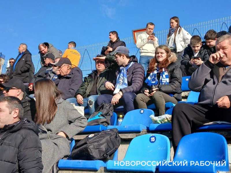 На футбольном матче «Черноморца» в Новороссийске старались порадовать женщин