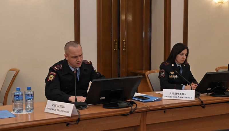 На заседании комиссии по делам несовершеннолетних обсудили вопросы благополучия детей в Краснодарском крае