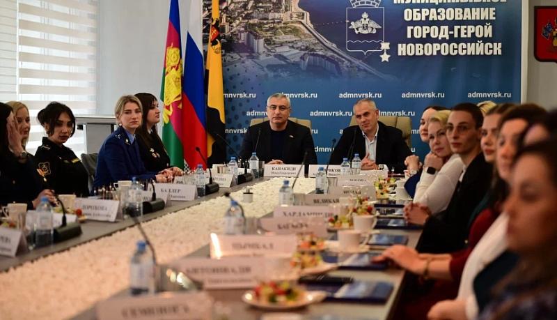 Накануне 8 Марта в администрации Новороссийска чествовали выдающихся женщин города-героя