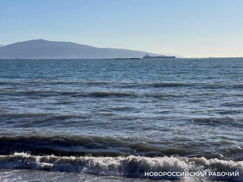Новороссийцам ответили, куда жаловаться на запах нефти