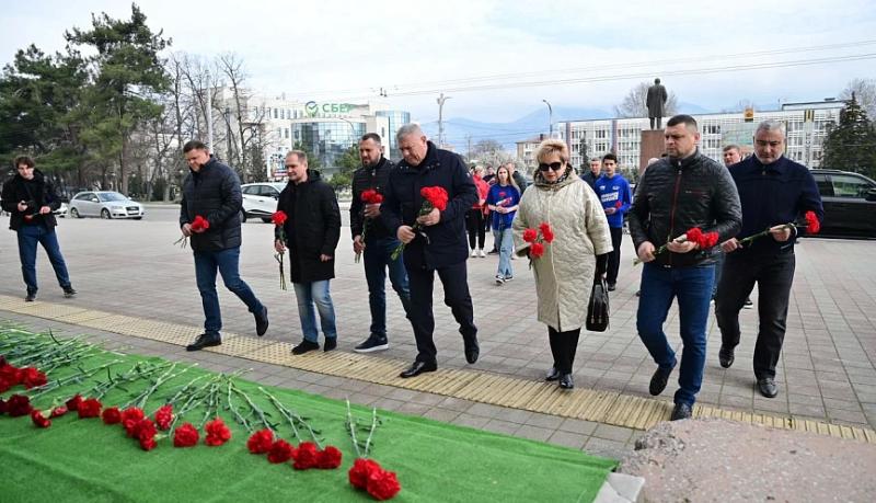 Новороссийск скорбит: жители города-героя почтили память жертв теракта в красногорском «Крокус Сити Холл»