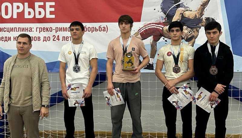 Новороссийские спортсмены успешно выступили на Первенстве Южного федерального округа по спортивной борьбе