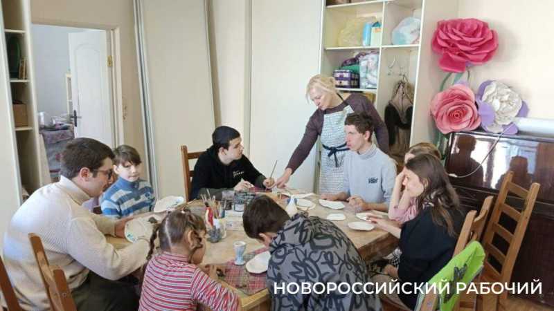«Особые» подростки Новороссийска сдружились, когда лепили из глины и ставили кукольный спектакль