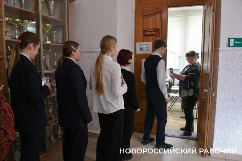 Сегодня в Новороссийске больше 500 выпускников сдали пробный ЕГЭ