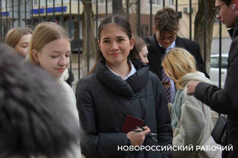 Сегодня в Новороссийске больше 500 выпускников сдали пробный ЕГЭ