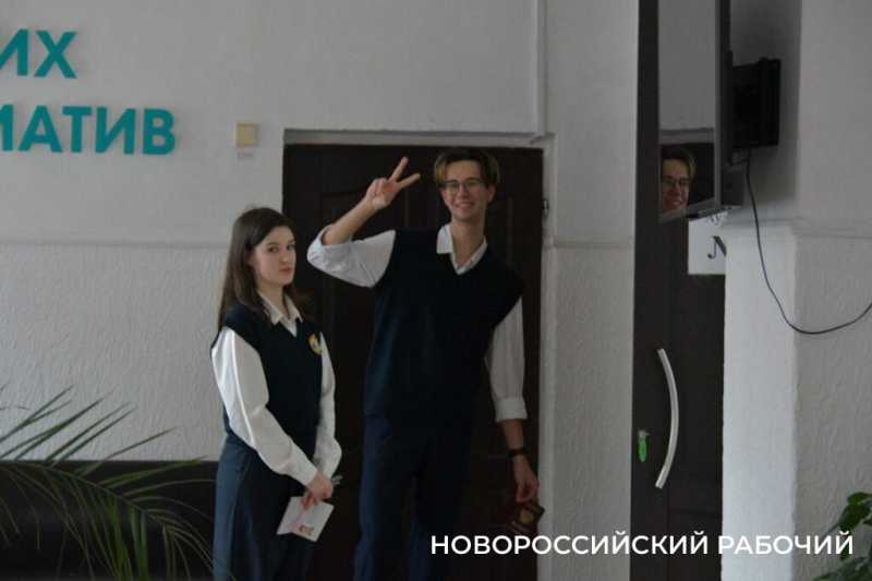 Сегодня в Новороссийске больше 500 выпускников сдали пробный ЕГЭ