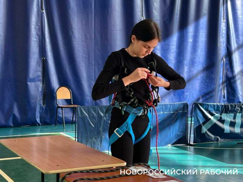 Школьницы из Новороссийска будут защищать край на Всероссийской олимпиаде школьников по безопасности