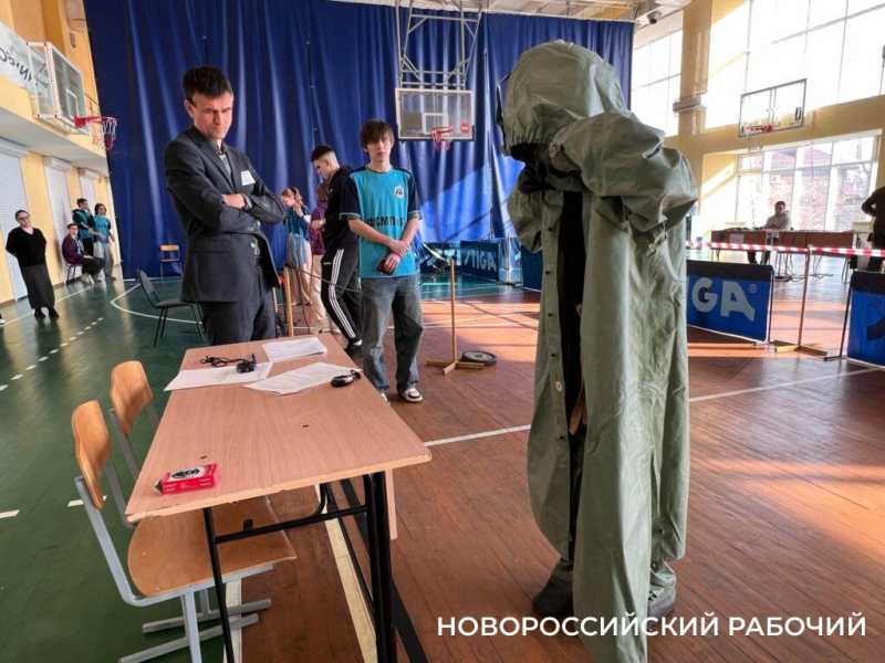 Школьницы из Новороссийска будут защищать край на Всероссийской олимпиаде школьников по безопасности