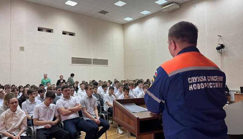 Сотрудники Госавтоинспекции города Новороссийска провели «краш-курс» для студентов колледжа радиоэлектронного приборостроения